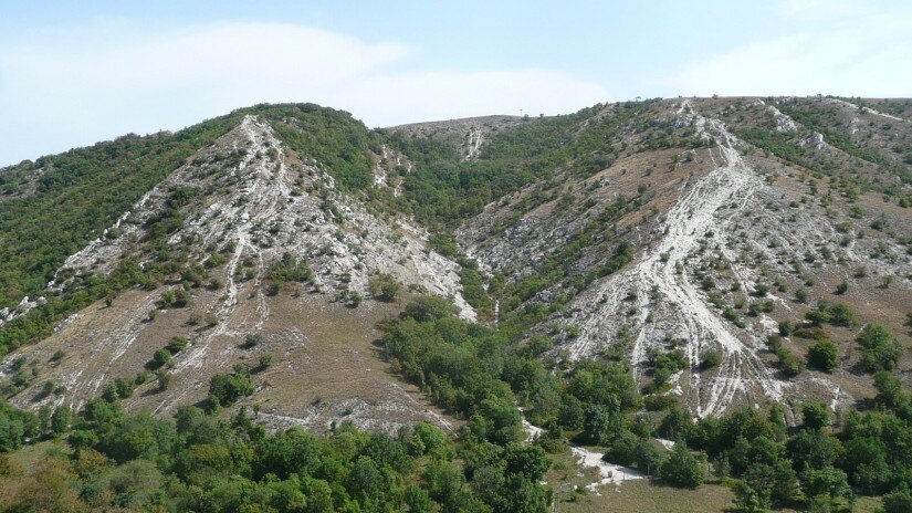 A Baglyas eróziós árkok által felszabdalt oldala