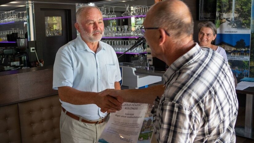 A BfNPI különdíjait Rozner György általános igazgatóhelyettes adta át.