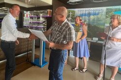 A BfNPI különdíjait Rozner György általános igazgatóhelyettes adta át.