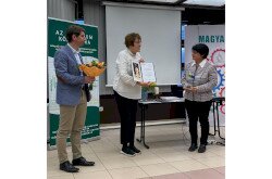 A díj átadása a Vajdahunyad várban