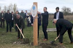 A "NEMZETI PARK" tábla ünnepélyes elhelyezése