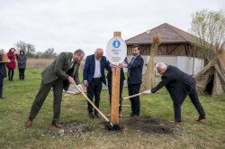 A "NEMZETI PARK" tábla ünnepélyes elhelyezése