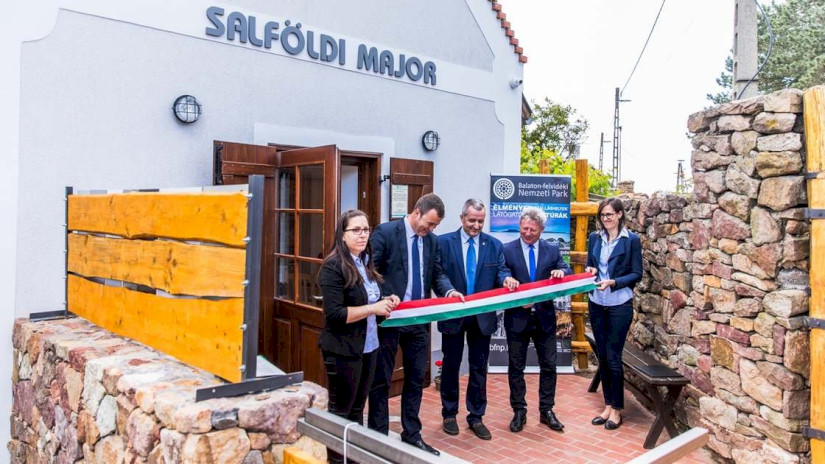 Átadó a Salföldi Majorban
