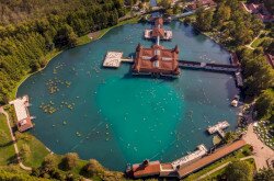 A tóvédelmi program részeként megújul a Hévízi-tó körüli tanösvény, és lombkorona-megfigyelő torony épül