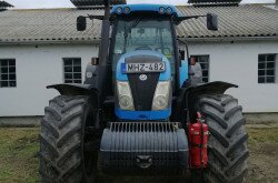 A traktor szemből