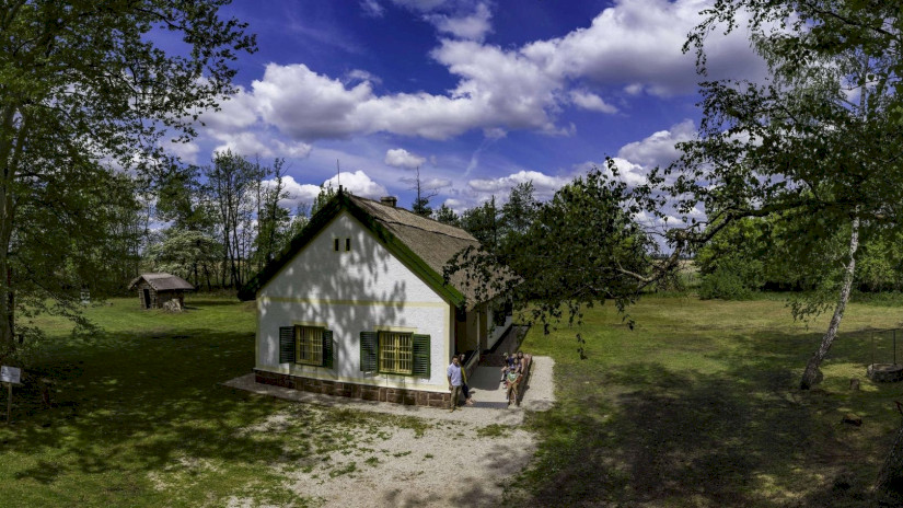 atula Hut and the István Fekete Memorial Room