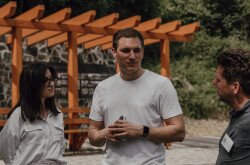 A tulajdonosok és Somlai Szilárd környezeti nevelő