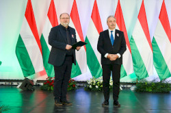 Bárány László Magyar Érdemrend tisztikeresztje állami kitüntetett és Dr. Nagy István agrárminisztrer