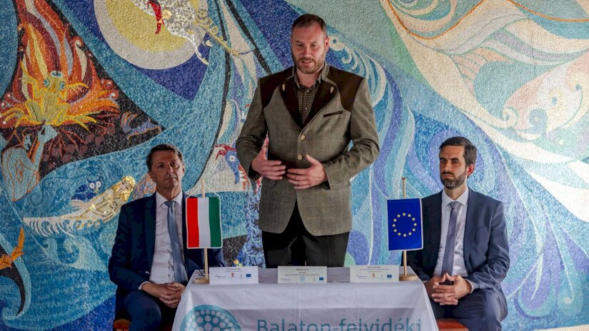 Bende Zsolt, a Balaton-felvidéki Nemzeti Park Igazgatóság igazgatója beszédet mond az eseményen.