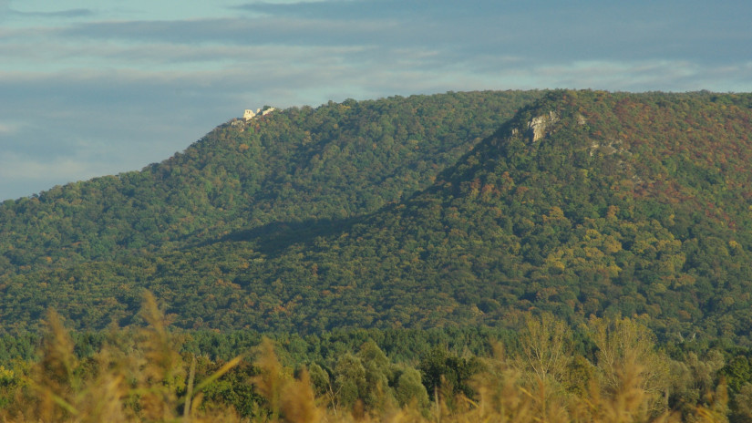 Burg von Rezi im Herbst