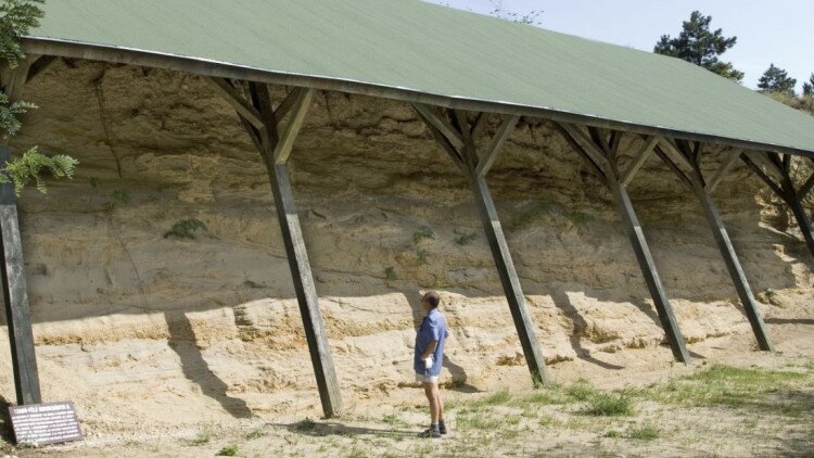 Discounted fees - Disused Sand Quarry Várpalota