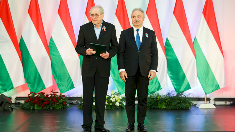 Dr. Buza Péter Magyar Arany Érdemkereszt állami kitüntetett és Dr. Nagy István agrárminisztrer