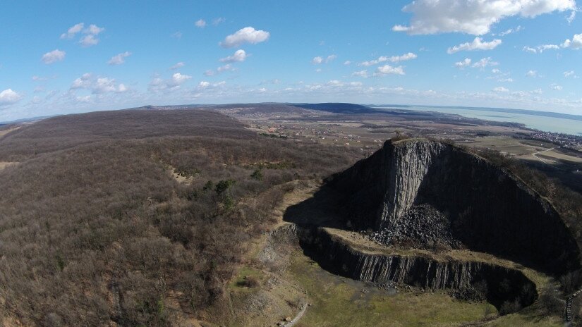 Drónfelvétel Hegyestűről