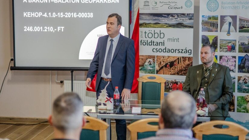 Dr. Rácz András államtitkár és Bende Zsolt BfNPI igazgató