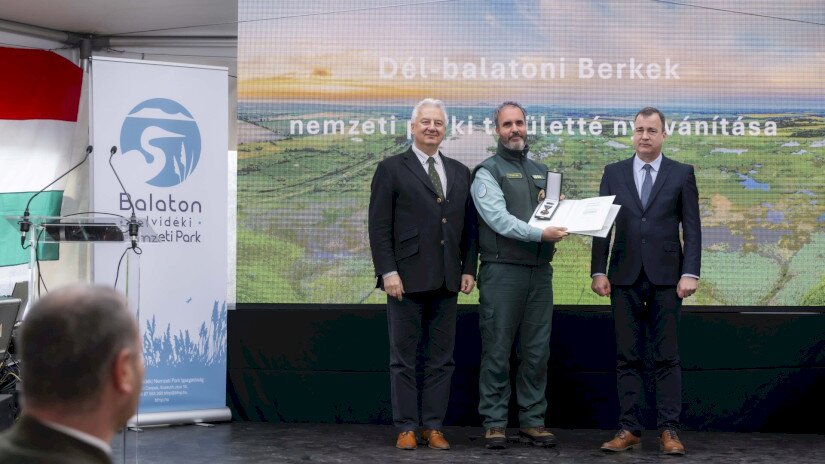 Dr. Szabó Gábor, természetvédelmi őrszolgálatvezető-helyettes, a Balaton-felvidéki Nemzeti Park Igazgatóság Nyugat-Veszprém, Kelet-Zala Tájegységének osztályvezetője Magyar Bronz Érdemkereszt kitüntetésben részesült.