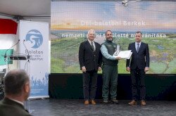 Dr. Szabó Gábor, természetvédelmi őrszolgálatvezető-helyettes, a Balaton-felvidéki Nemzeti Park Igazgatóság Nyugat-Veszprém, Kelet-Zala Tájegységének osztályvezetője Magyar Bronz Érdemkereszt kitüntetésben részesült.