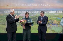 Dr. Zimmermann Zita, természetvédelmi mérnök, a Balaton-felvidéki Nemzeti Park Igazgatóság Nyugat-Veszprém, Kelet-Zala Tájegységének természetvédelmi őre Magyar Bronz Érdemkereszt kitüntetésben részesült.