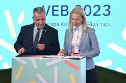 Együttműködési megállapodást ír alá Puskás Zoltán BfNPI igazgató és Markovits Alíz Veszprém-Balaton 2023 Zrt. vezérigazgató