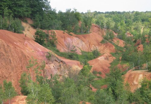 Enthaupteter Bauxit des Darvas-Sees Naturschutzgebiet