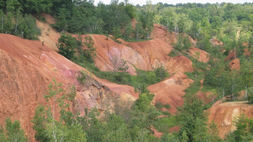 Enthaupteter Bauxit des Darvas-Sees Naturschutzgebiet