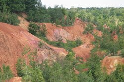 Enthaupteter Bauxit des Darvas-Sees Naturschutzgebiet