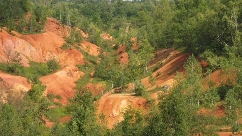 Enthaupteter Bauxit des Darvas-Sees Naturschutzgebiet