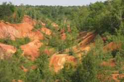 Enthaupteter Bauxit des Darvas-Sees Naturschutzgebiet