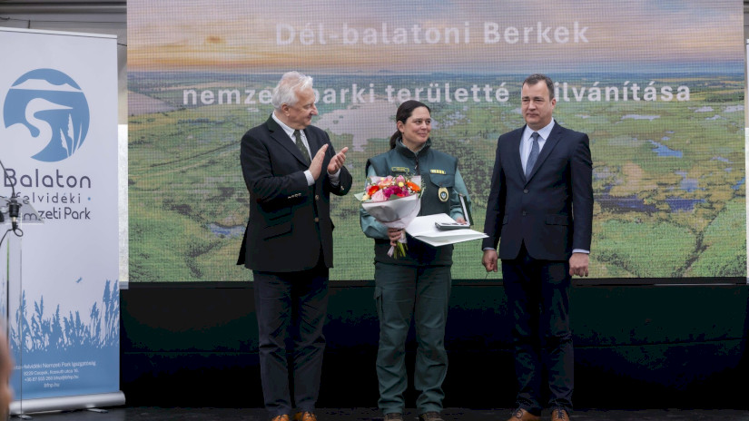 Erdős Sarolta, természetvédelmi őrszolgálat-vezető, a Balaton-felvidéki Nemzeti Park Igazgatóság Kis-Balaton–Nagyberek Tájegységének osztályvezetője Magyar Ezüst Érdemkereszt kitüntetésben részesült.