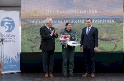 Erdős Sarolta, természetvédelmi őrszolgálat-vezető, a Balaton-felvidéki Nemzeti Park Igazgatóság Kis-Balaton–Nagyberek Tájegységének osztályvezetője Magyar Ezüst Érdemkereszt kitüntetésben részesült.