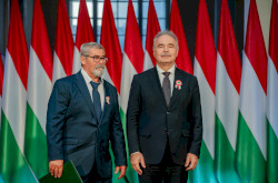 Farkas Zoltán gépkezelő kollégánk Miniszteri Elismerő Oklevelet kapott szorgalmas és áldozatos munkájának elismeréséül.