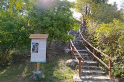 Felújított lépcsősor visz fel a tetőre