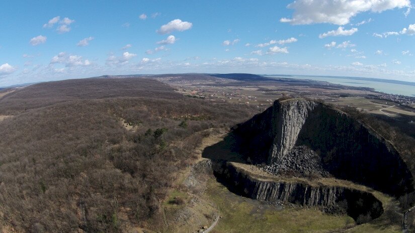 Hegyestű Geologischer Schauplatz, Monoszló