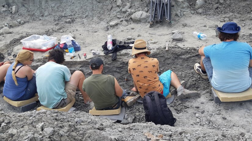 Iharkút - ásatási helyszín, önkéntesek és kutatócsoport