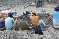 Iharkút - ásatási helyszín, önkéntesek és kutatócsoport