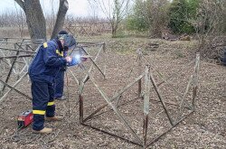 Készül a vasszerkezet.