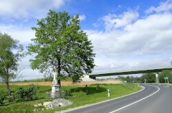Közút mentén álló feszület Zalalövőn