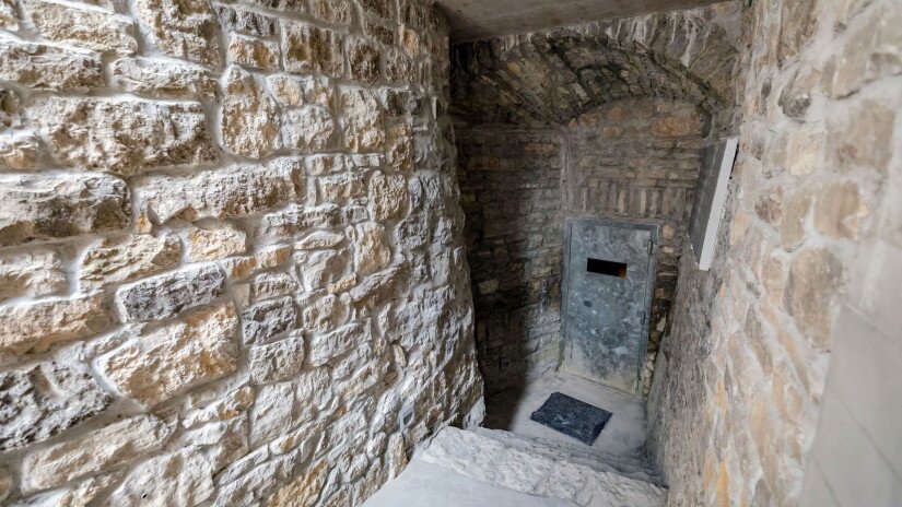 Lóczy-barlang bejárata