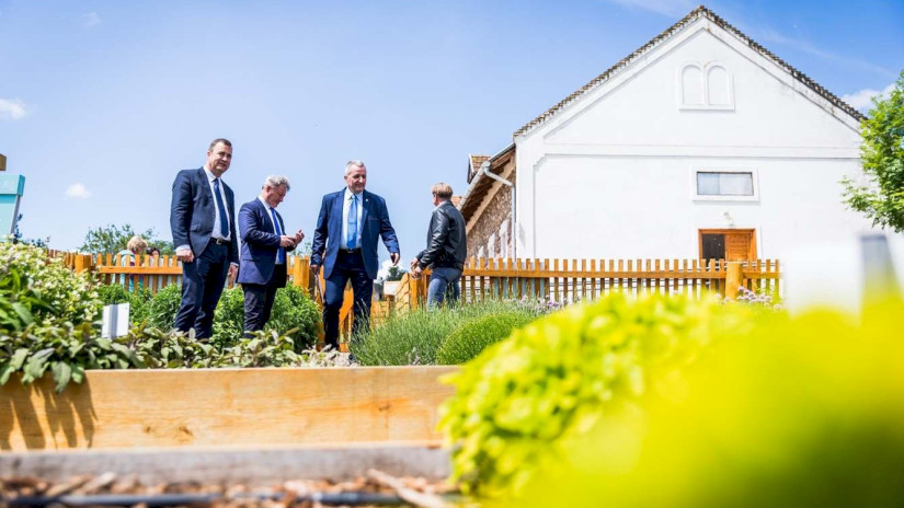 Megújult a gyógynövény- és fűszerkert