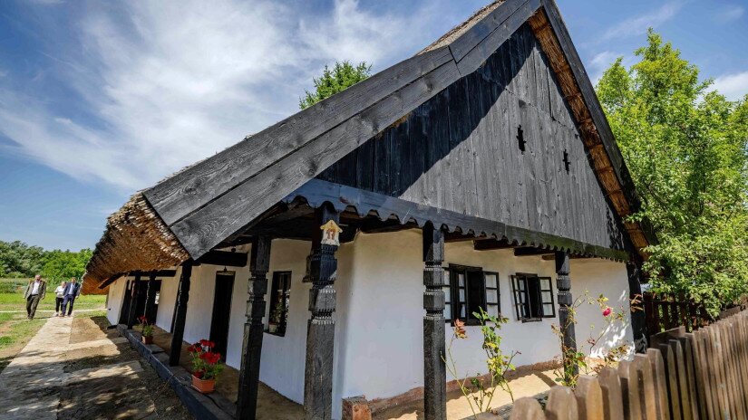 Megújult a Kis-Balatonon a Vörsi Tájház, ahol az első természetvédelmi őr, id. Gulyás József megkezdte tevékenységét. 