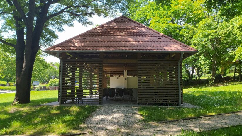 Park Villa Pergola oldalról