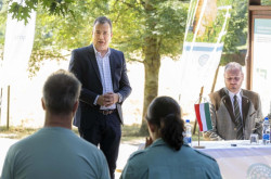 Rácz András, az Agrárminisztérium természetvédelemért felelős államtitkára a projektnyitó rendezvényen, Zalakomáron.