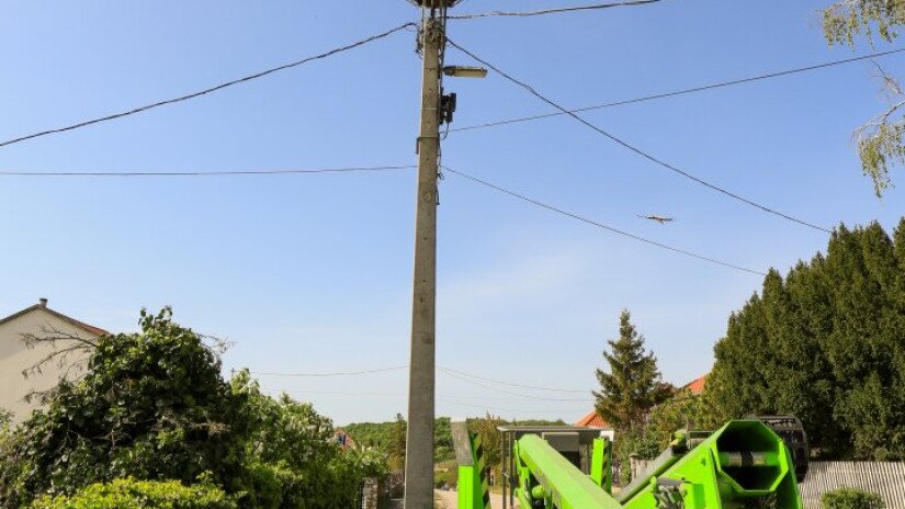 Segítő beavatkozás egy gólyapár költésébe