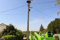 Segítő beavatkozás egy gólyapár költésébe