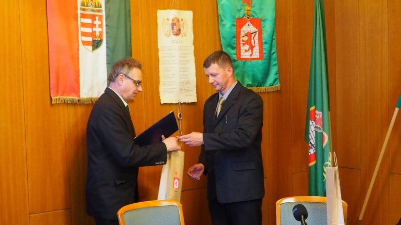 Szilaj Rezső hihetetlen türelemmel és szakértelemmel foglalkozik a jövő barlangászaival is