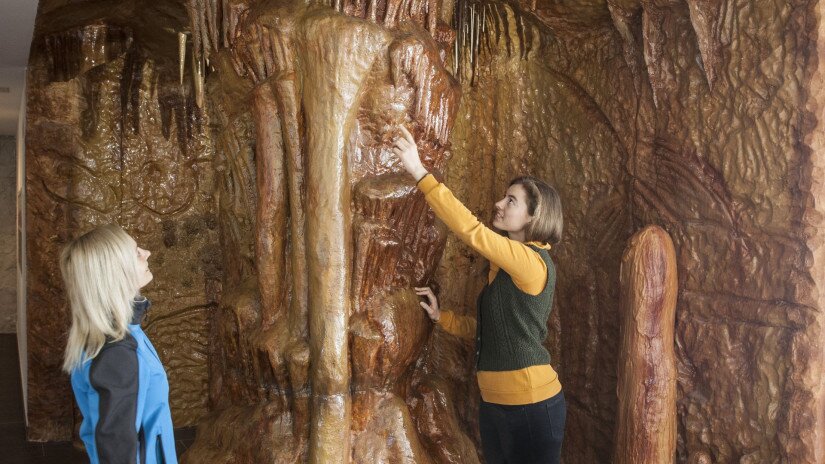 slidebg4 Tapolcai-tavasbarlang Látogatóközpont - kiállítás - cseppkövek