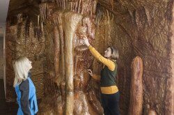 Tapolcai-tavasbarlang Látogatóközpont - kiállítás - cseppkövek