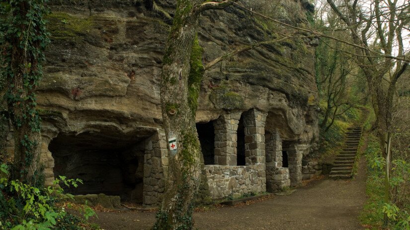 The hermit caves of Tihany (Hungarian: Barátlakások)