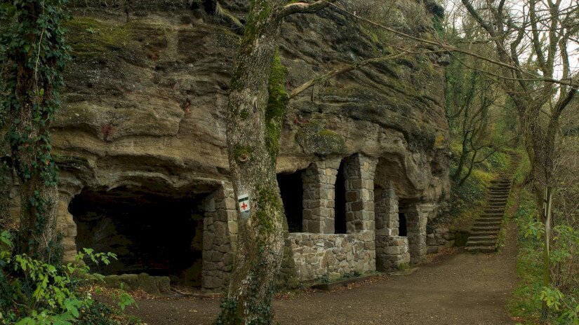 The hermit caves of Tihany (Hungarian: Barátlakások) 