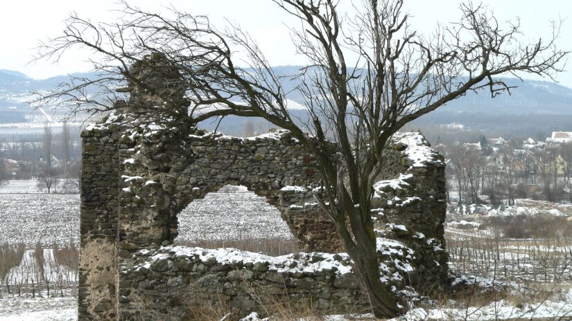  The ruins of the Töttöskáli church, Szentbékkálla