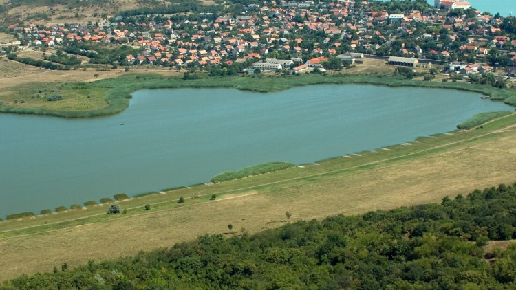 A tihanyi Belső-tó vízminőségét mérő műszer adatai